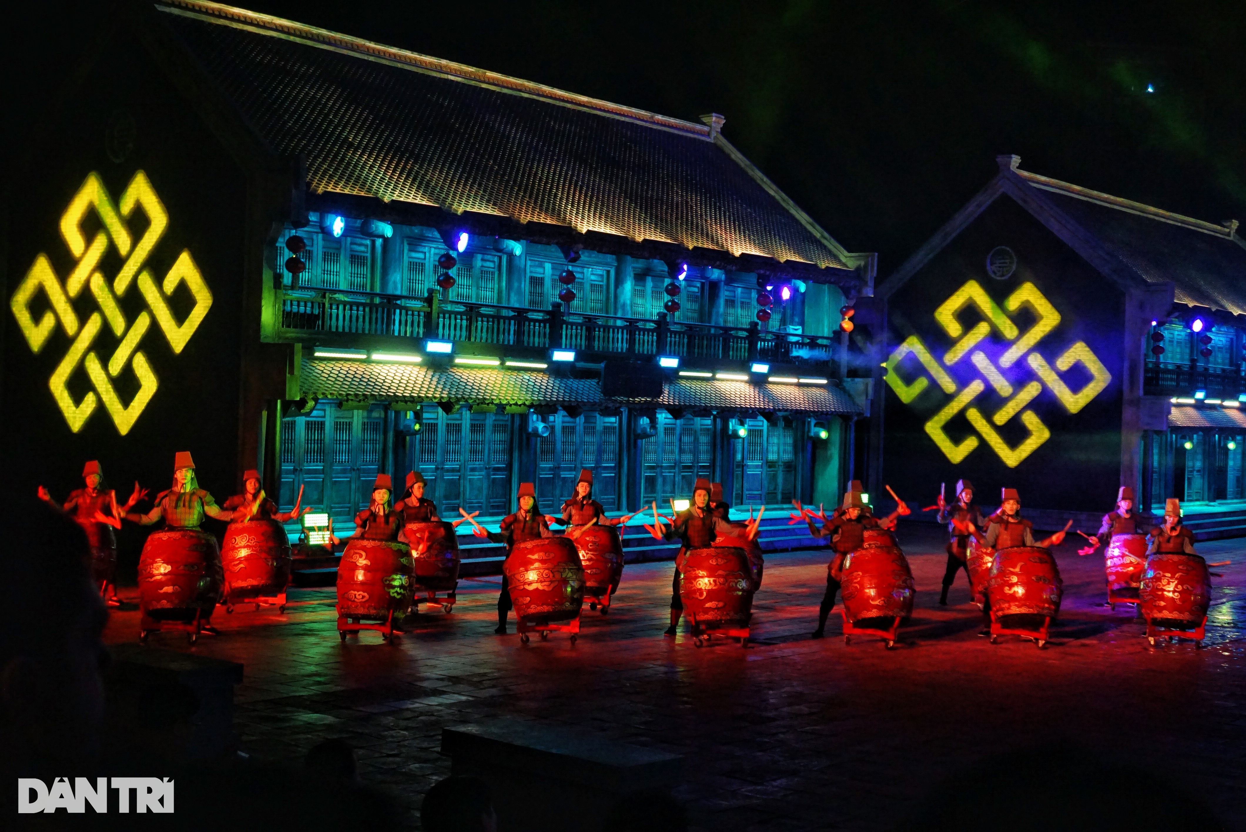 Có gì ở show thực cảnh quy tụ 300 người diễn cả ngày lẫn đêm tại Phú Quốc? - 2
