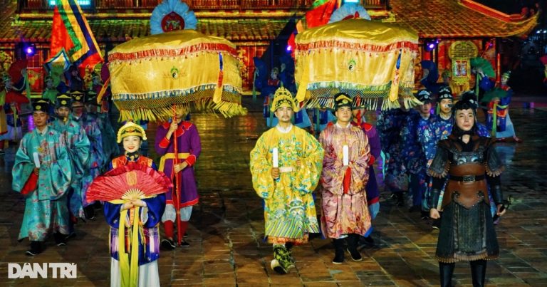 Có gì ở show thực cảnh quy tụ 300 người diễn cả ngày lẫn đêm tại Phú Quốc? Có gì ở show thực cảnh quy tụ 300 người diễn cả ngày lẫn đêm tại Phú Quốc?
