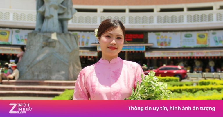 Du khách mang dư âm lễ diễu binh ở TP.HCM đến Đà Lạt Du khách mang dư âm lễ diễu binh ở TP.HCM đến Đà Lạt