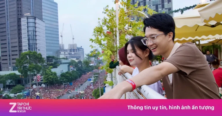 View xem diễu binh từ khách sạn 5 sao trên phố Nguyễn Huệ View xem diễu binh từ khách sạn 5 sao trên phố Nguyễn Huệ