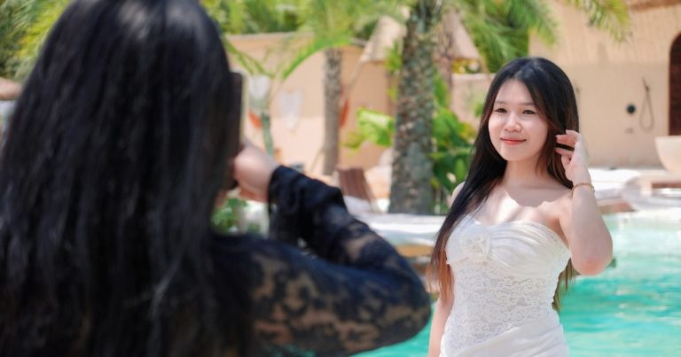 TPHCM: Chen chân giữa trời nắng để check-in địa điểm mới nổi như ở Maldives TPHCM: Chen chân giữa trời nắng để check-in địa điểm mới nổi như ở Maldives