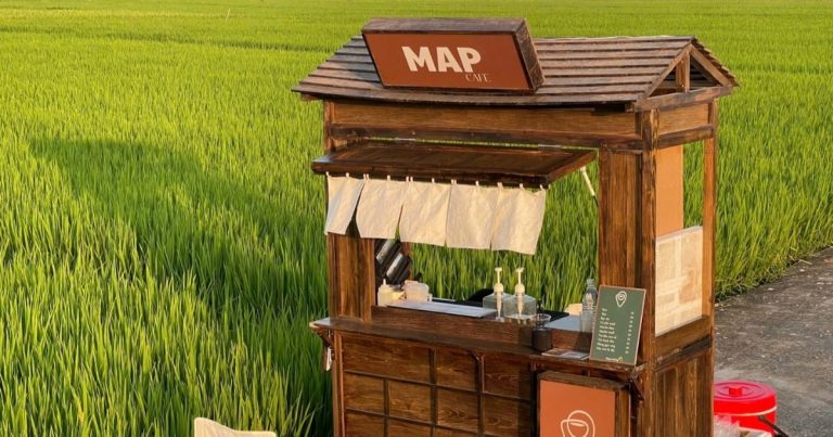 Thái Bình: Quán cà phê giữa cánh đồng lúa, chủ quán chuẩn bị cả thuốc muỗi