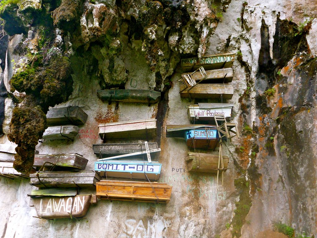 Quan tài treo