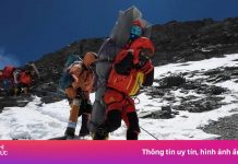 Nepal ra quy định mới làm thay đổi cuộc chơi trên đỉnh Everest