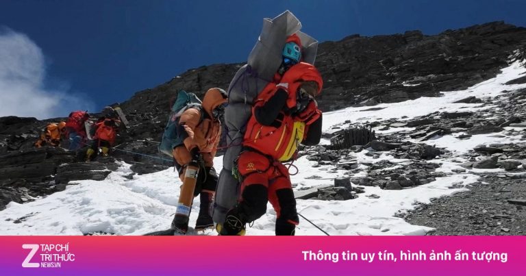 Nepal ra quy định mới làm thay đổi cuộc chơi trên đỉnh Everest Nepal ra quy định mới làm thay đổi cuộc chơi trên đỉnh Everest