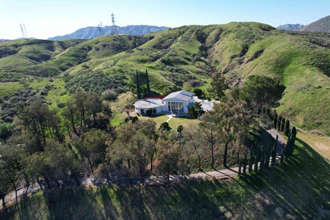 tal-private-hilltop-villa-near-4997-5094-1747300617
