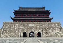 Tháp cổ hơn 600 năm vừa trùng tu đã sập khiến nhiều người phẫn nộ