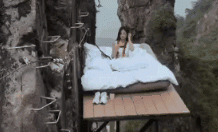 Trải nghiệm cảm giác ngủ trên vách đá cao 1.600m với giá hơn 350 nghìn đồng