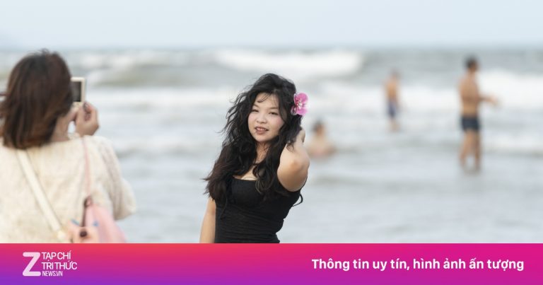 Bãi Sau Vũng Tàu ngày đêm đông khách Bãi Sau Vũng Tàu ngày đêm đông khách