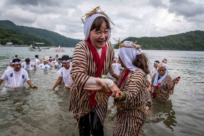 woman-festival-okinawa-japan-1-6534-8979-1747300616
