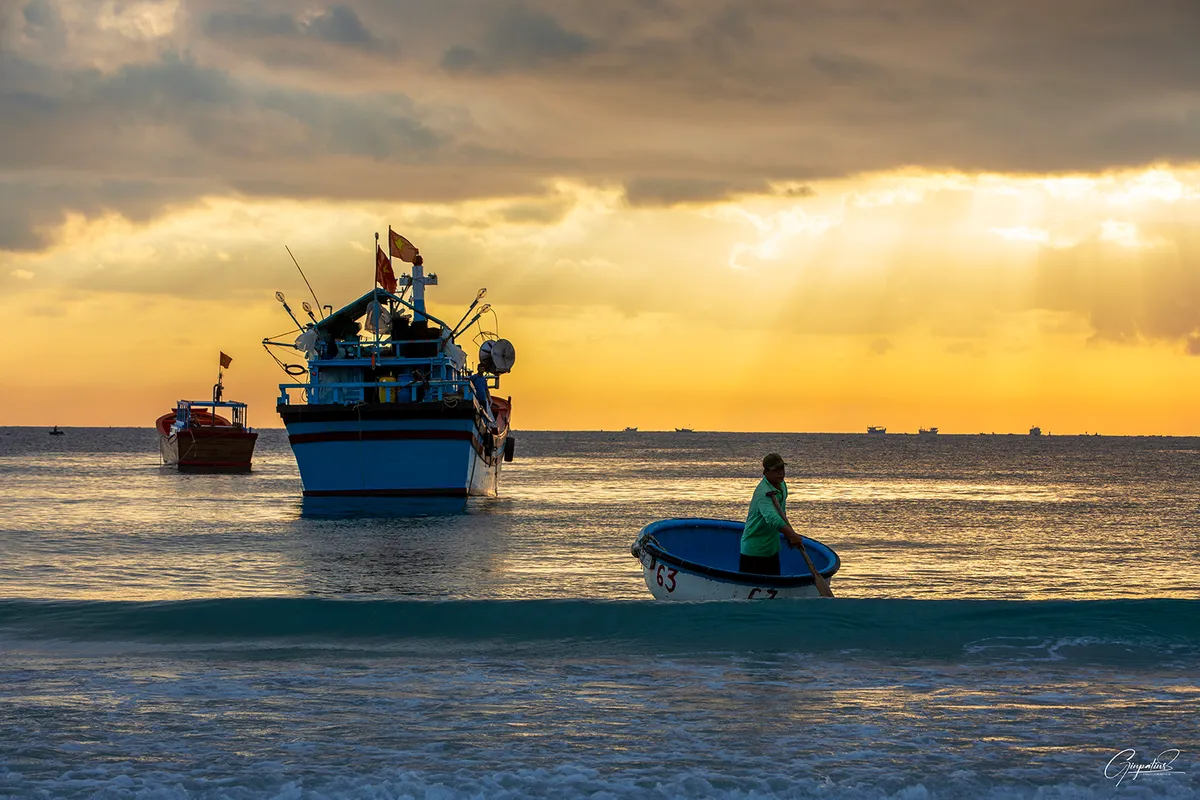 Triển lãm ảnh “Nha Trang say Hi - Hành trình qua ống kính”: Gửi lời mời gọi du lịch bằng hình ảnh - Ảnh 3.
