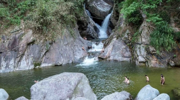 Khám phá thác Số 6 giữa thành phố Hà Giang Khám phá thác Số 6 giữa thành phố Hà Giang