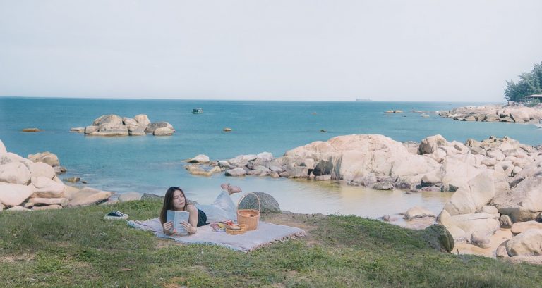 Bãi biển hoang sơ, trong xanh thấy đáy, hải sản tươi ngon cách Hà Nội 380km Bãi biển hoang sơ, trong xanh thấy đáy, hải sản tươi ngon cách Hà Nội 380km