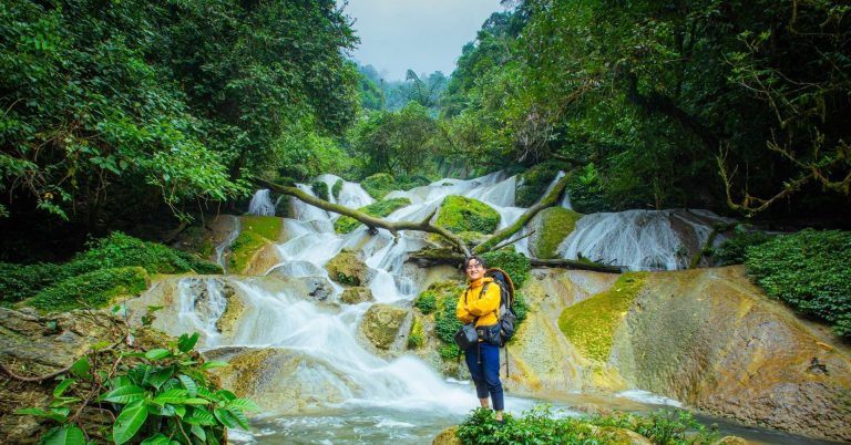 Bí ẩn thác nước đẹp mê giữa đại ngàn, dân mạng tò mò tìm kiếm địa chỉ