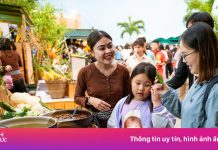 Núi Bà Đen tấp nập du khách đi lễ vía Bà và tham dự chợ lá