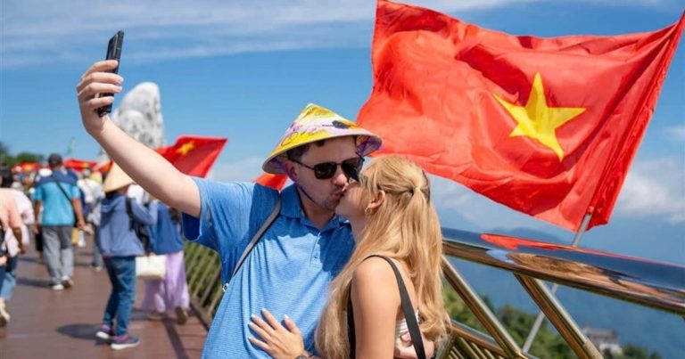 Đặt “du lịch Việt – Thái lên bàn cân”, khách Tây so nước nào thích hơn Đặt “du lịch Việt – Thái lên bàn cân”, khách Tây so nước nào thích hơn