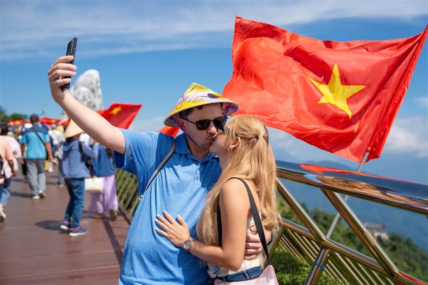 Đặt du lịch Việt - Thái lên bàn cân, khách Tây so nước nào thích hơn - 1