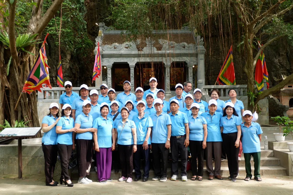 Tháng 6 về Tam Cốc: Dạo thuyền ngắm lúa vàng, nghe hồn quê vọng lại - Ảnh 10.