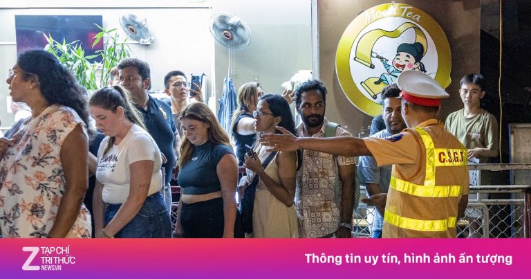 Mời hàng trăm khách Tây ra khỏi phố đường tàu Hà Nội Mời hàng trăm khách Tây ra khỏi phố đường tàu Hà Nội
