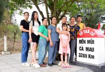 Gia đình 3 thế hệ rủ nhau đi xe máy vượt 250km tới Quảng Ninh, ngẫu hứng mà vui