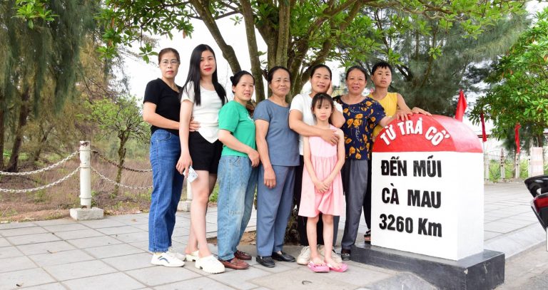 Gia đình 3 thế hệ rủ nhau đi xe máy vượt 250km tới Quảng Ninh, ngẫu hứng mà vui Gia đình 3 thế hệ rủ nhau đi xe máy vượt 250km tới Quảng Ninh, ngẫu hứng mà vui