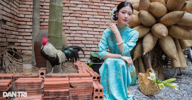 Hà Nội: Quán cà phê gợi ký ức làng quê với cổng làng, mái ngói và… gà gáy Hà Nội: Quán cà phê gợi ký ức làng quê với cổng làng, mái ngói và… gà gáy