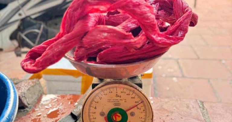 Mua 2,2kg cua ở Hạ Long, khách bức xúc tốn thêm 500.000 đồng tiền dây buộc Mua 2,2kg cua ở Hạ Long, khách bức xúc tốn thêm 500.000 đồng tiền dây buộc
