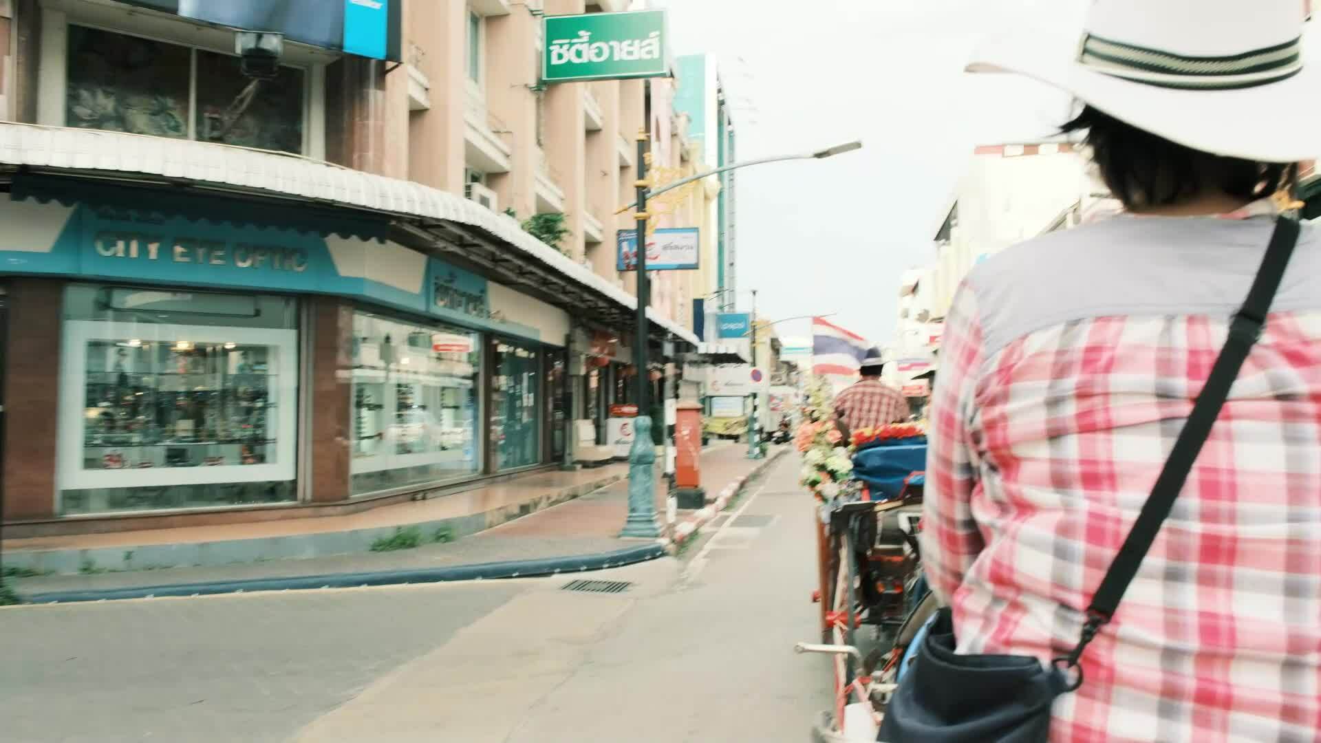 Ngồi xe ngựa ngắm đường phố Lampang