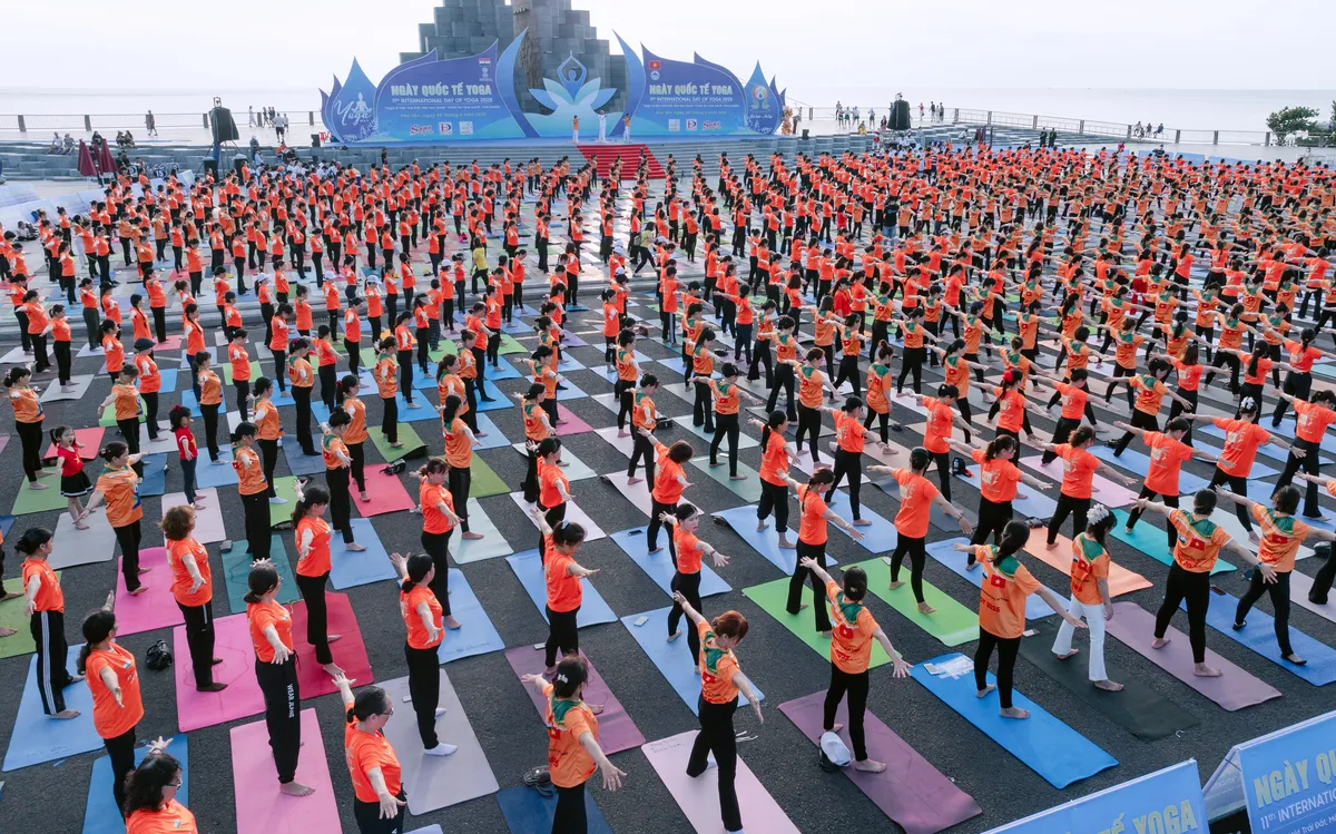 Phú Yên lan tỏa năng lượng tích cực qua Ngày Quốc tế Yoga 2025: Định hình điểm đến du lịch thể thao - sức khỏe - Ảnh 1.