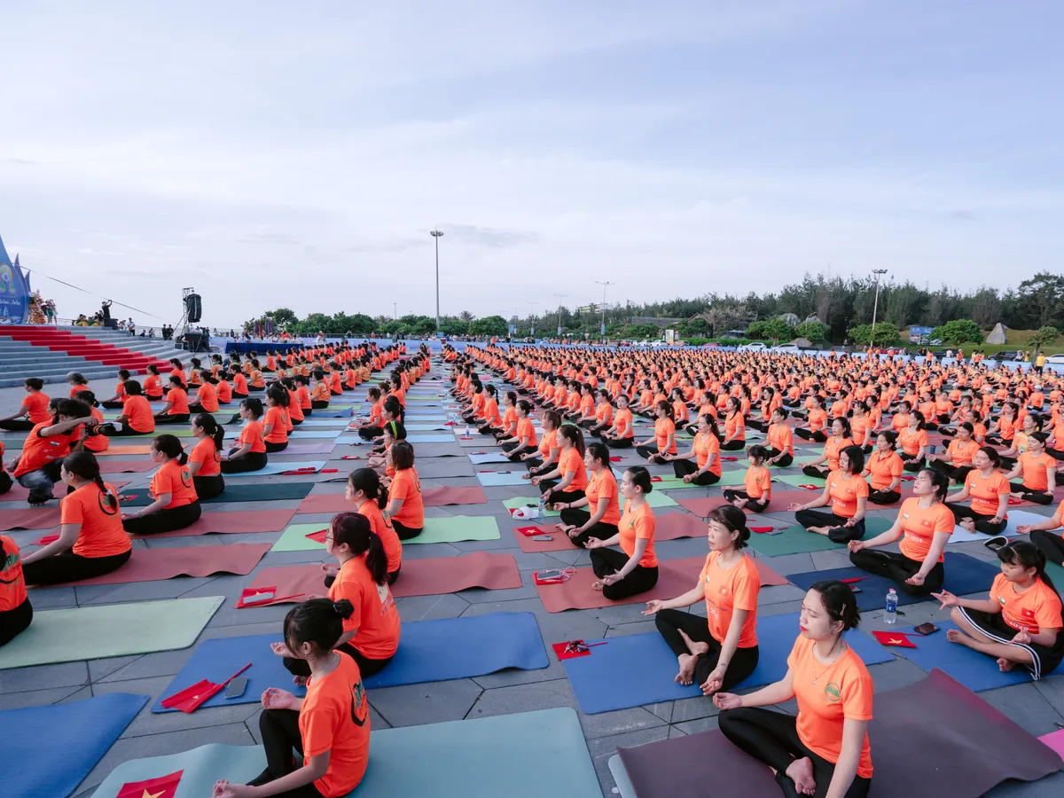 Phú Yên lan tỏa năng lượng tích cực qua Ngày Quốc tế Yoga 2025: Định hình điểm đến du lịch thể thao - sức khỏe - Ảnh 3.