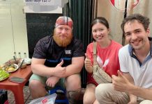 Quán phở cuốn Hà Nội được Michelin vinh danh, chủ quán không hề biết vì bận