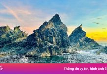 Ghềnh đá đen hơn 400 triệu năm tuổi ở Quảng Nam