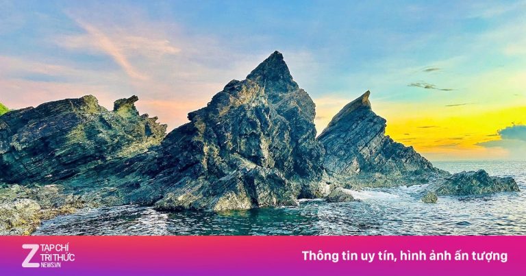 Ghềnh đá đen hơn 400 triệu năm tuổi ở Quảng Nam Ghềnh đá đen hơn 400 triệu năm tuổi ở Quảng Nam