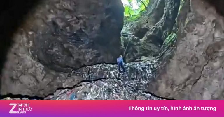 Dọn 51 tấn rác trong hang động Trương Gia Giới Dọn 51 tấn rác trong hang động Trương Gia Giới