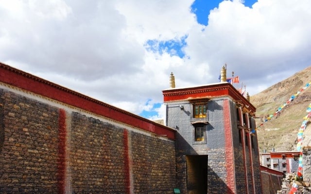 Ghé tham quan tu viện Sakya – nơi lưu giữ kho báu Phật giáo Tây Tạng Ghé tham quan tu viện Sakya – nơi lưu giữ kho báu Phật giáo Tây Tạng
