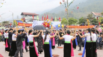 Người Thái trắng ở Mường Lay tích cực gìn giữ bản sắc văn hóa dân tộc