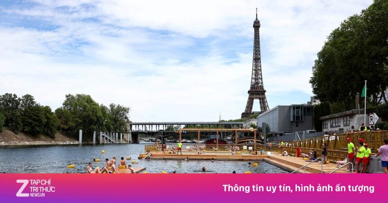 Khách sợ tiêu chảy, nôn mửa khi được cho phép bơi ở sông Seine Khách sợ tiêu chảy, nôn mửa khi được cho phép bơi ở sông Seine