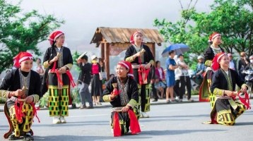 Khi lễ hội trở thành tài sản du lịch: Câu chuyện từ vùng cao Lào Cai Khi lễ hội trở thành tài sản du lịch: Câu chuyện từ vùng cao Lào Cai