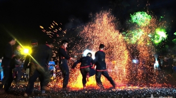 ”Giữ lửa” Pà Thẻn trên đất Tuyên Quang ”Giữ lửa” Pà Thẻn trên đất Tuyên Quang