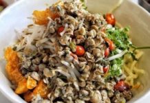 Cơm hến ở Huế