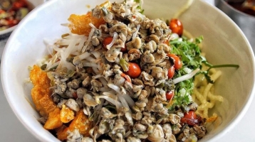 Cơm hến ở Huế
