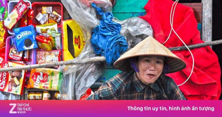 Cảnh thuyền hàng rong trên vịnh Hạ Long lọt top ảnh đẹp The Guardian Cảnh thuyền hàng rong trên vịnh Hạ Long lọt top ảnh đẹp The Guardian