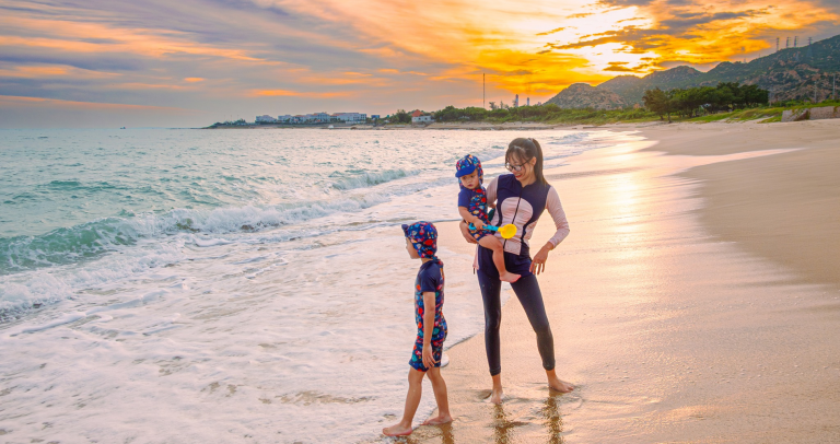 Bãi biển hoang sơ ở miền Trung nằm ven đường quốc lộ, cảnh đẹp yên bình Bãi biển hoang sơ ở miền Trung nằm ven đường quốc lộ, cảnh đẹp yên bình