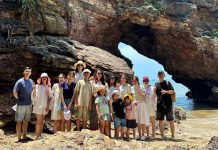 Bãi biển trong xanh cách Hà Nội 4 giờ lái xe, hấp dẫn du khách thích sự mộc mạc