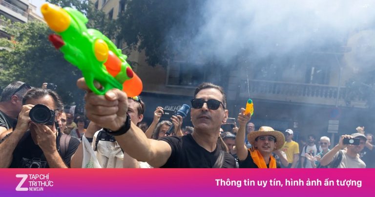 ‘Kỳ nghỉ của các người, nỗi bất hạnh của chúng tôi’ ‘Kỳ nghỉ của các người, nỗi bất hạnh của chúng tôi’