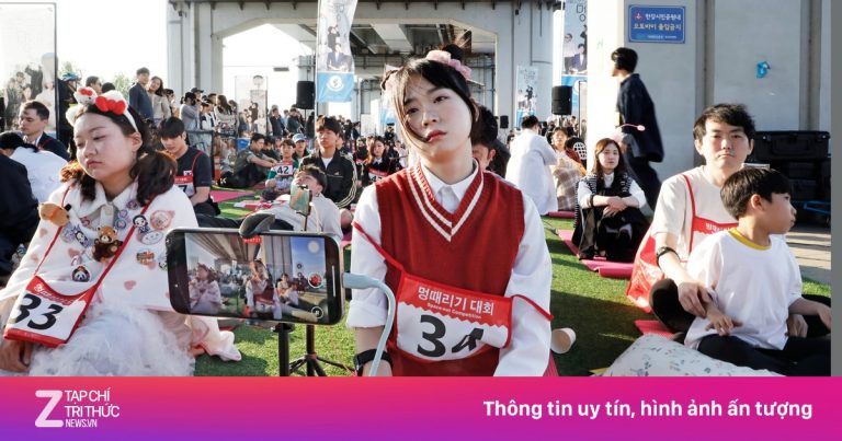 Cuộc thi ‘ăn không ngồi rồi’ hơn 4.000 người tham gia ở Hàn Quốc Cuộc thi ‘ăn không ngồi rồi’ hơn 4.000 người tham gia ở Hàn Quốc