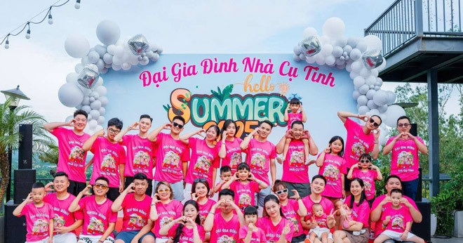 Đại gia đình chi 200 triệu du lịch Vĩnh Phúc, chia nhau mang trứng, thịt, bánh mì Đại gia đình chi 200 triệu du lịch Vĩnh Phúc, chia nhau mang trứng, thịt, bánh mì