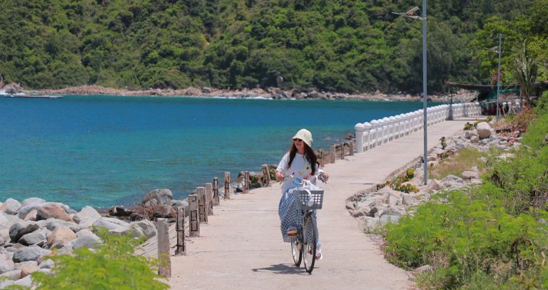Đảo nhỏ hoang sơ ở Nha Trang, điện ‘chập chờn’ nhưng cảnh đẹp như trong phim Đảo nhỏ hoang sơ ở Nha Trang, điện ‘chập chờn’ nhưng cảnh đẹp như trong phim