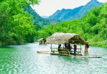 Du khách ngồi bè tre mê mẩn ngắm ‘Sa Pa thu nhỏ’ ở Thanh Hóa