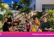 Gia đình Hà Nội mang 5 kg gạo, 30 cái bánh mì đi du lịch Hạ Long